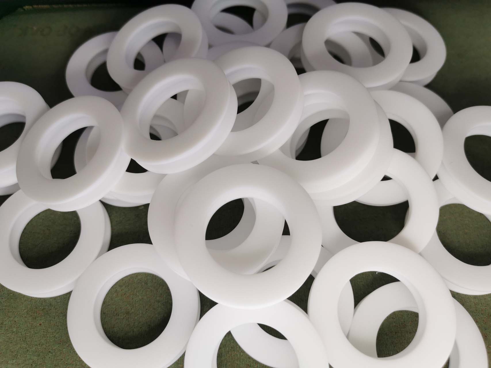 樹脂製品(耐摩耗性、耐薬品性)